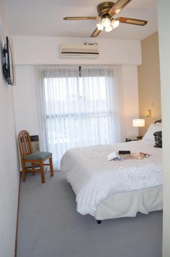 Postel nebo postele na pokoji v ubytování Montecarlo Hotel & Apart