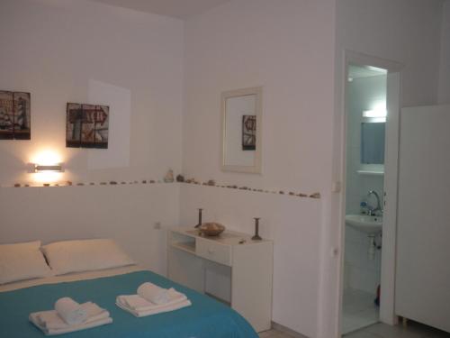 Ένα ή περισσότερα κρεβάτια σε δωμάτιο στο Aigialis Apartments & Studios