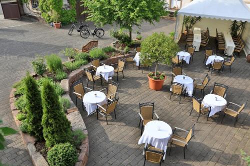 an overhead view of a restaurant with white tables and chairs at Landidyll Hotel Klostermühle in Münchweiler an der Alsenz