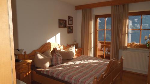 a bedroom with a bed and a window at Ferienwohnung Eder in Hippach