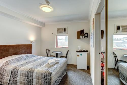 Arena Hotel (formerly Sleep Express Motel)にあるベッド