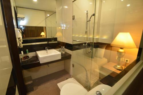 A bathroom at El Cavana Bandung