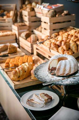 a bakery with different types of bread and pastries at ARCOTEL Rubin Hamburg in Hamburg