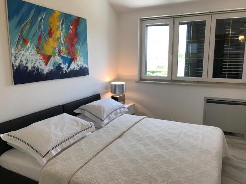 Postel nebo postele na pokoji v ubytování Apartments Victoria Privlaka