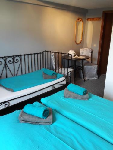 Postel nebo postele na pokoji v ubytování Landhotel zur guten Quelle