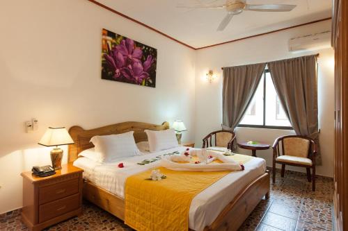 Ένα ή περισσότερα κρεβάτια σε δωμάτιο στο Orchid Self Catering Apartment