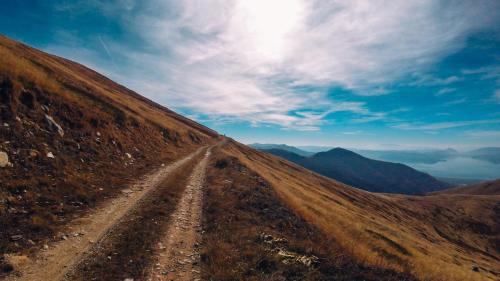 a dirt road on the side of a hill at The Green Apartments in Magarevo