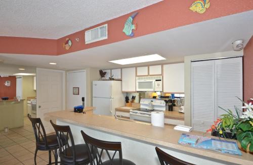 Dapur atau dapur kecil di Sunrise Suites Antigua Suite #312