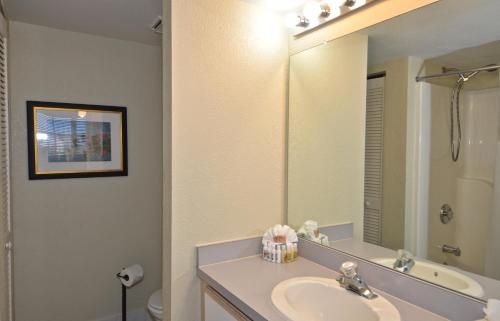 Bilik mandi di Sunrise Suites Antigua Suite #312