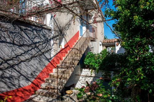 Το κτήριο όπου στεγάζεται  το bed & breakfast