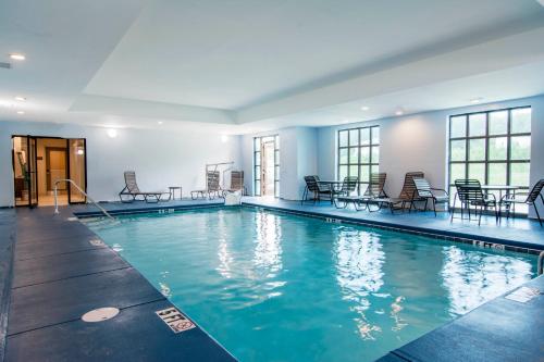 a large swimming pool with chairs and tables at Comfort Inn & Suites East Ellijay in Ellijay