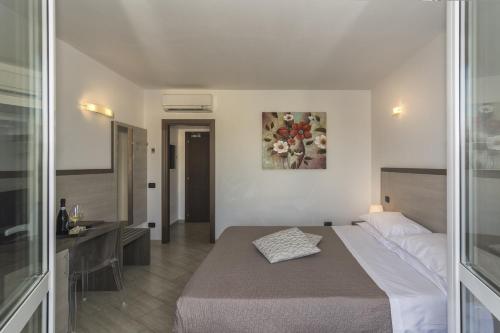 a bedroom with a bed in a room at Hotel Lido Inn in Lido di Camaiore