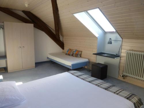 Postel nebo postele na pokoji v ubytování Hôtel de France
