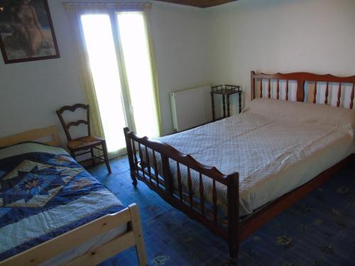Ένα ή περισσότερα κρεβάτια σε δωμάτιο στο La Maison de l'Ormeau