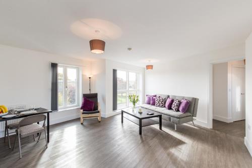 Χώρος καθιστικού στο Abodebed Oval View Apartments