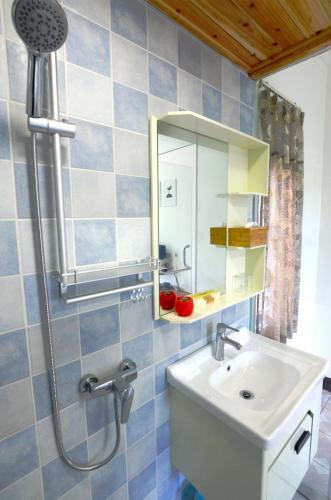 a bathroom with a sink and a mirror at Peace Inn The Leshan Giant Buddha Branch in Leshan