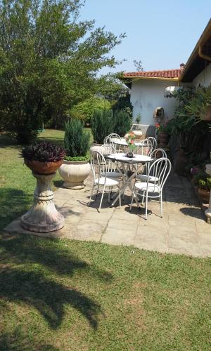 Taman di luar Suites em meio a Mata Atlântica