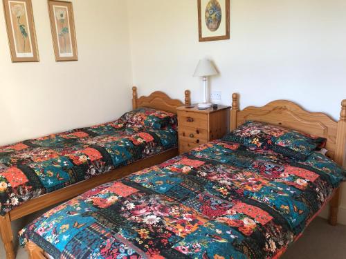 two beds sitting next to each other in a bedroom at Fair View in Marden