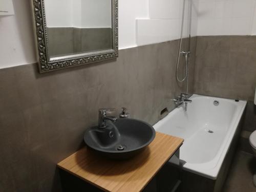 Bilik mandi di Gruga Apartment an der Messe