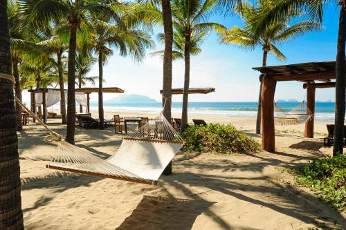 Pantai di atau di dekat hotel