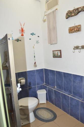 Un baño de Hospedaje Algarrobo Machalilla