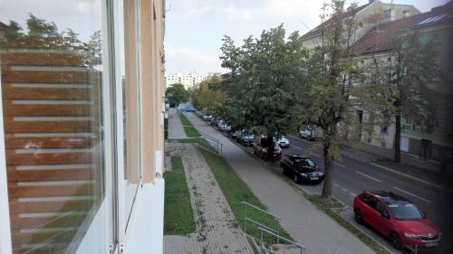 Nespecifikovaný výhled na destinaci Znojmo nebo výhled na město při pohledu z apartmánu