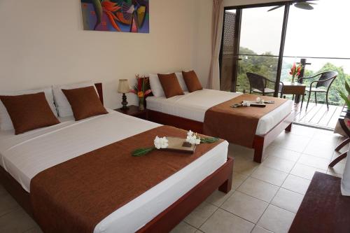 Una cama o camas en una habitación de Eco Boutique Hotel Vista Las Islas Reserva Natural