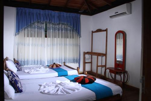 Una cama o camas en una habitación de LLT Tourist Inn and Safari Jeep