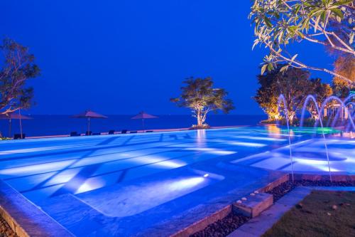 Бассейн в Baba Beach Club Hua Hin Luxury Pool Villa by Sri panwa или поблизости