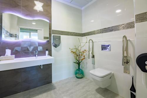 a bathroom with a toilet and a sink at Hotel Playa in Peñíscola