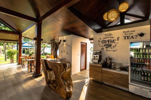 Nápoje v ubytování Phuket Airport Hotel - SHA Extra Plus