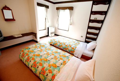 a bedroom with two beds and a bunk bed at Grandpapa in Kutchan