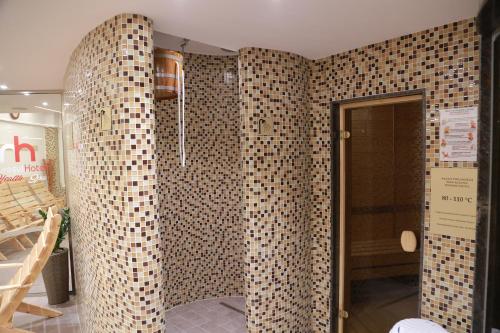 Koupelna v ubytování Hotel Muresul Health Spa