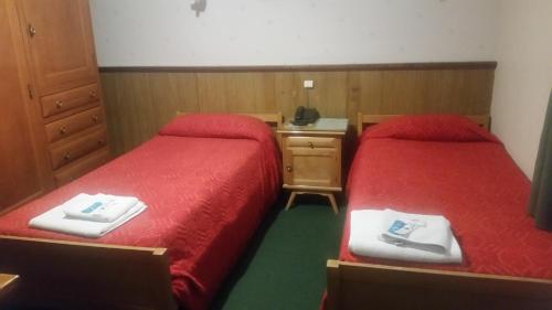 Una cama o camas en una habitación de Palace Hotel