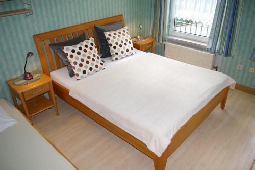 Katil atau katil-katil dalam bilik di Ferienhaus Waldrand