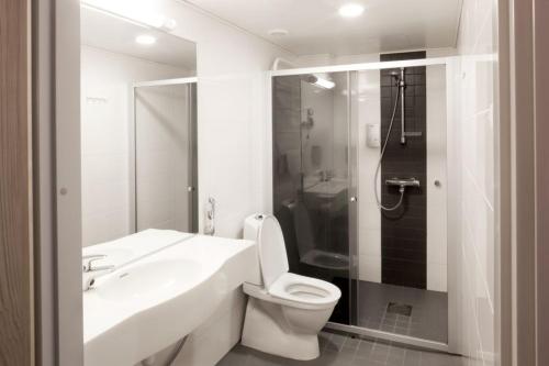Bathroom sa Hotel Alvariini