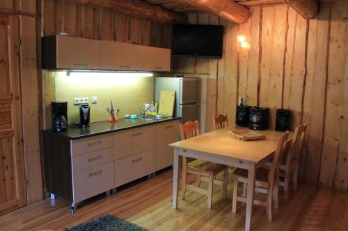 Kuchyň nebo kuchyňský kout v ubytování Vanasauna Guesthouse
