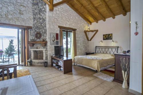 En eller flere senge i et værelse på Villa Gallini