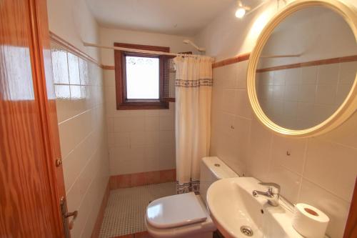 Een badkamer bij Pedro - two story holiday home villa in El Portet