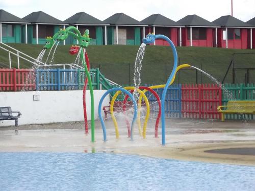 a water park with two water slides at Mablethorpe Chalet in Mablethorpe
