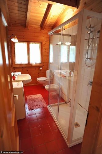 Bilik mandi di Villa Tirolese