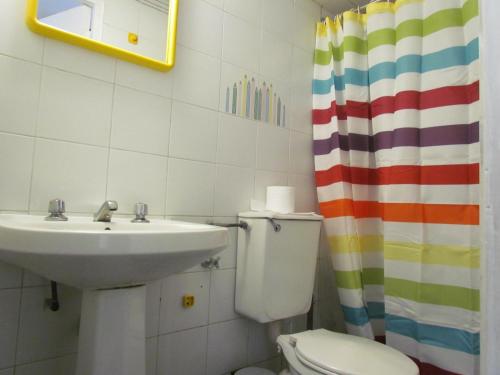 a bathroom with a sink and a toilet at Departamento en Playa Las Cadenas in Algarrobo