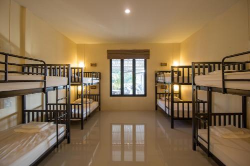 Imagen de la galería de Koh Jum Bungalow & Hostel, en Ko Jum