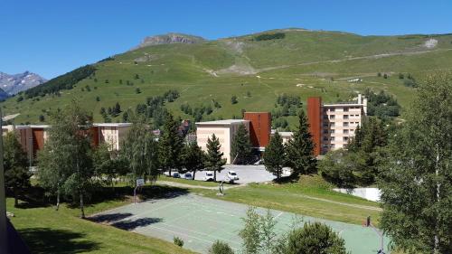 MEIJE 3, studio aux pieds des pistes, balcon vue vallée blanche, parking couvert sous résidence