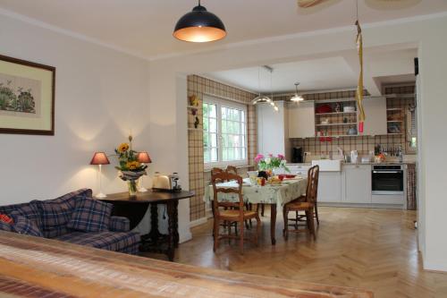 Dining area sa apartment