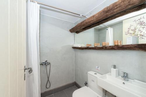 Ένα μπάνιο στο Minos Villa
