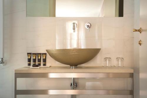 a bowl sink on a counter in a bathroom at Arcadia Boutique Hotel in Venice