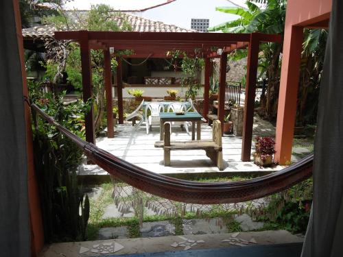 Un jardín fuera de Pousada Chez Nice
