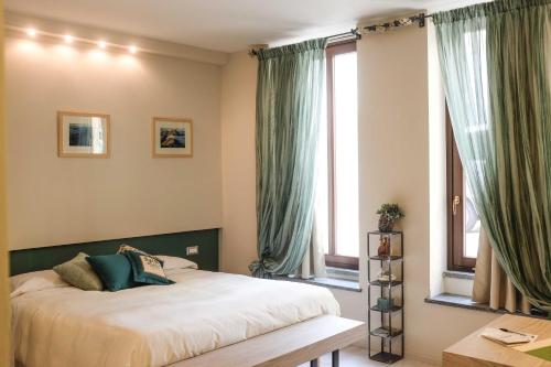 Tempat tidur dalam kamar di Spazio[Bianco]