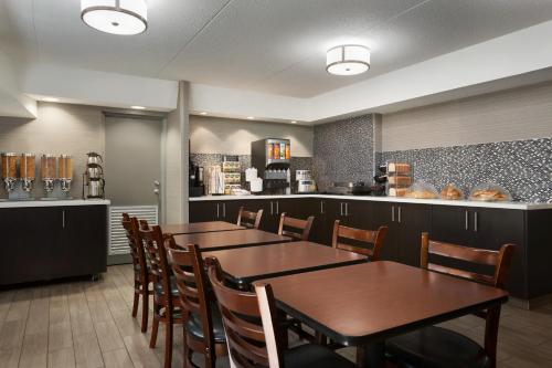 A restaurant or other place to eat at Travelodge by Wyndham Toronto East